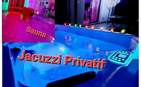 Un Séjour Romantique en couple avec Jacuzzi privé Chromothérapie Jardin Maison privée